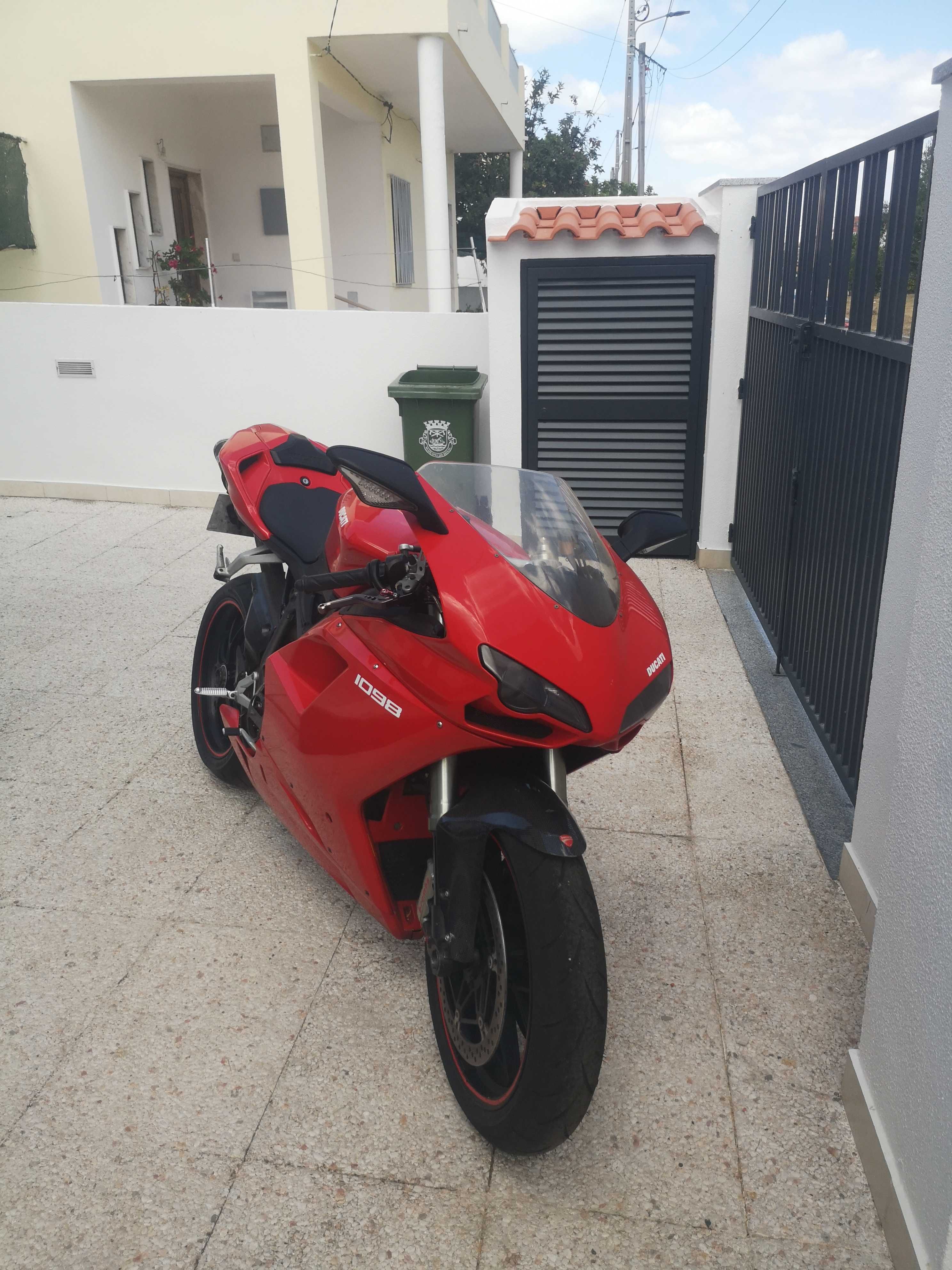 Ducati 1098 com extras