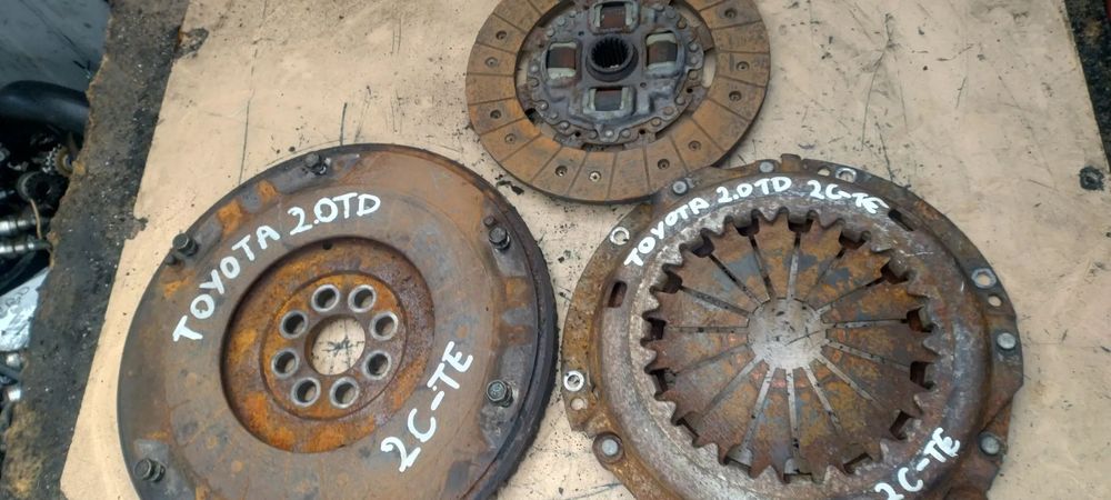 Toyota carina E AVENSIS T22 2,0TD sprzegło koło zamachowe