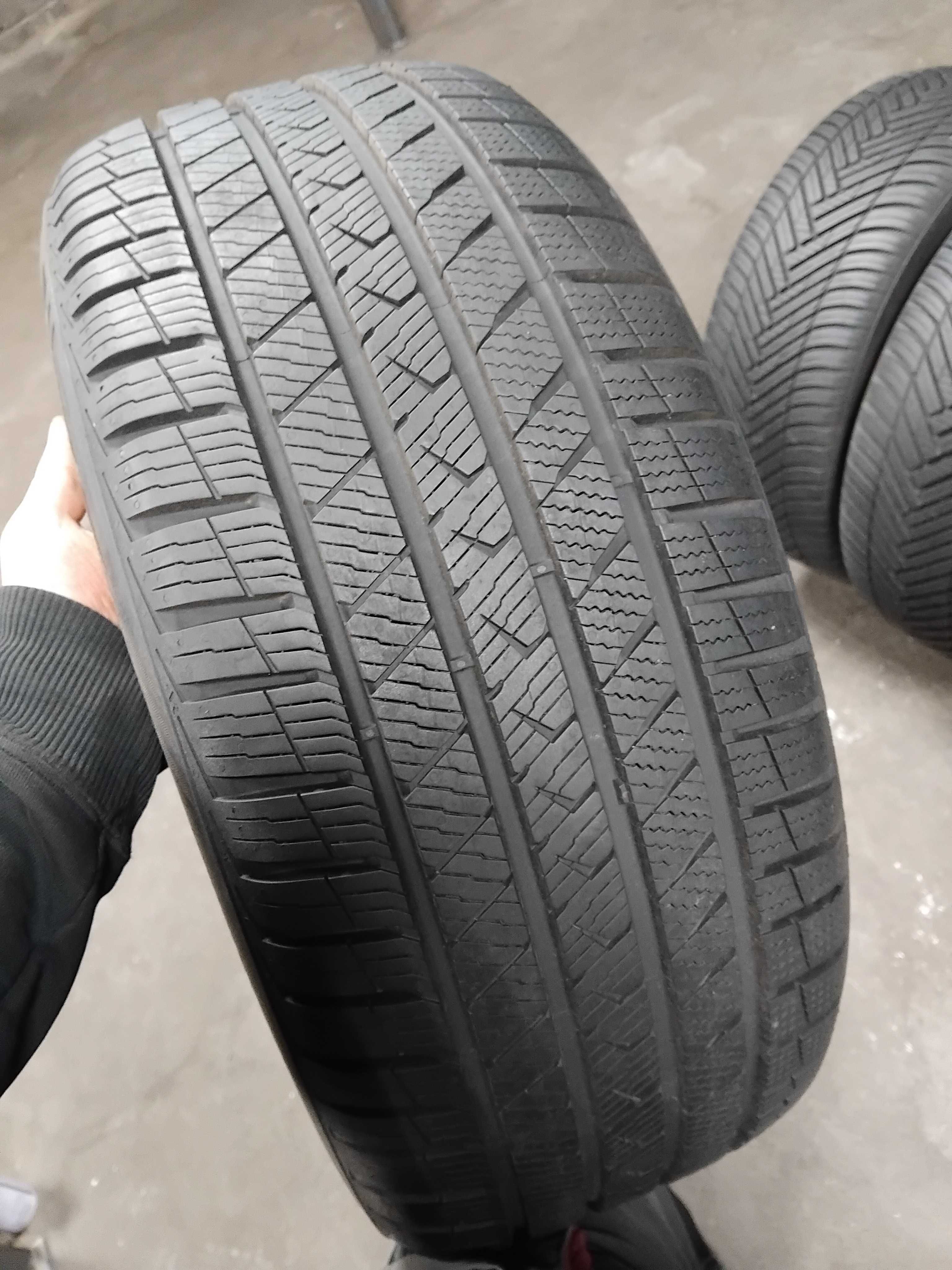 Шини бу 235/45 R18 Vredestein Quatrac Pro Пара