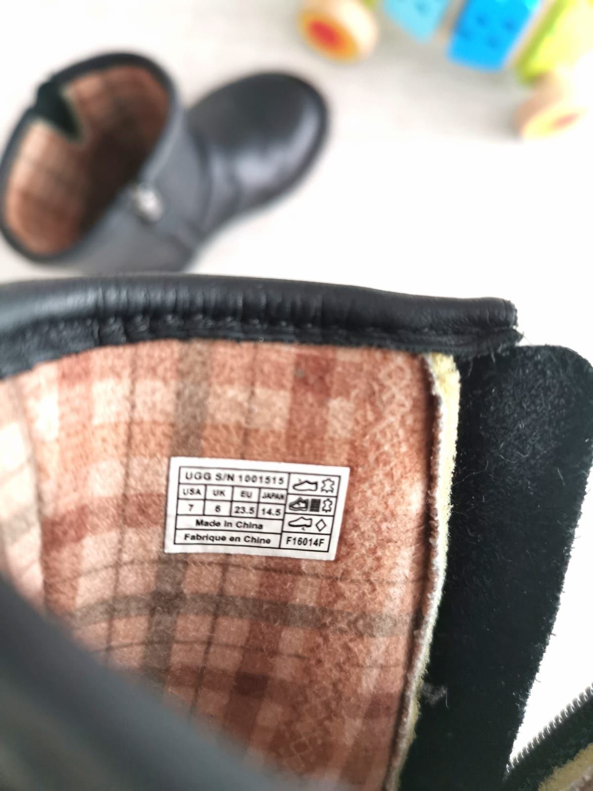 Ugg Australia Harwell cudne kozaczki ze skóry naturalnej