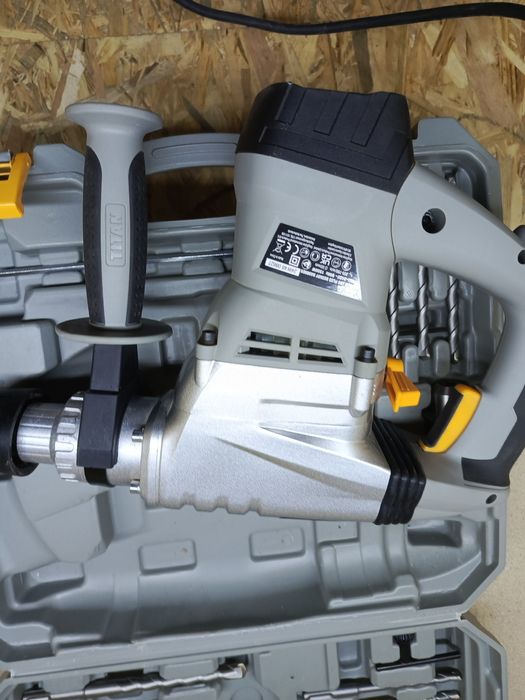 Mlotowiertarka mlot udarowy wyburzeniowy titan 1500w  Titan TTB631SDS