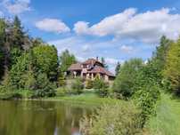 Oaza na Kaszubach ( Jamno, gm.Parchowo ) - dom na wzgórzu ze stawem