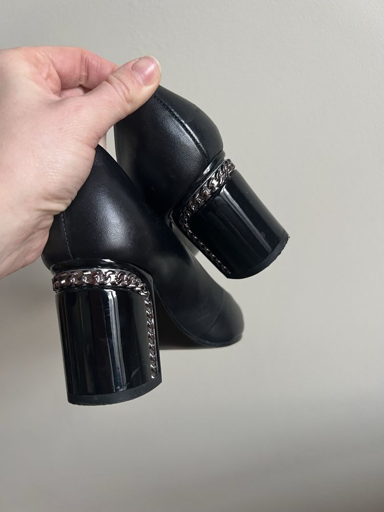 Оригінальні шкіряні туфлі Guess 35р.