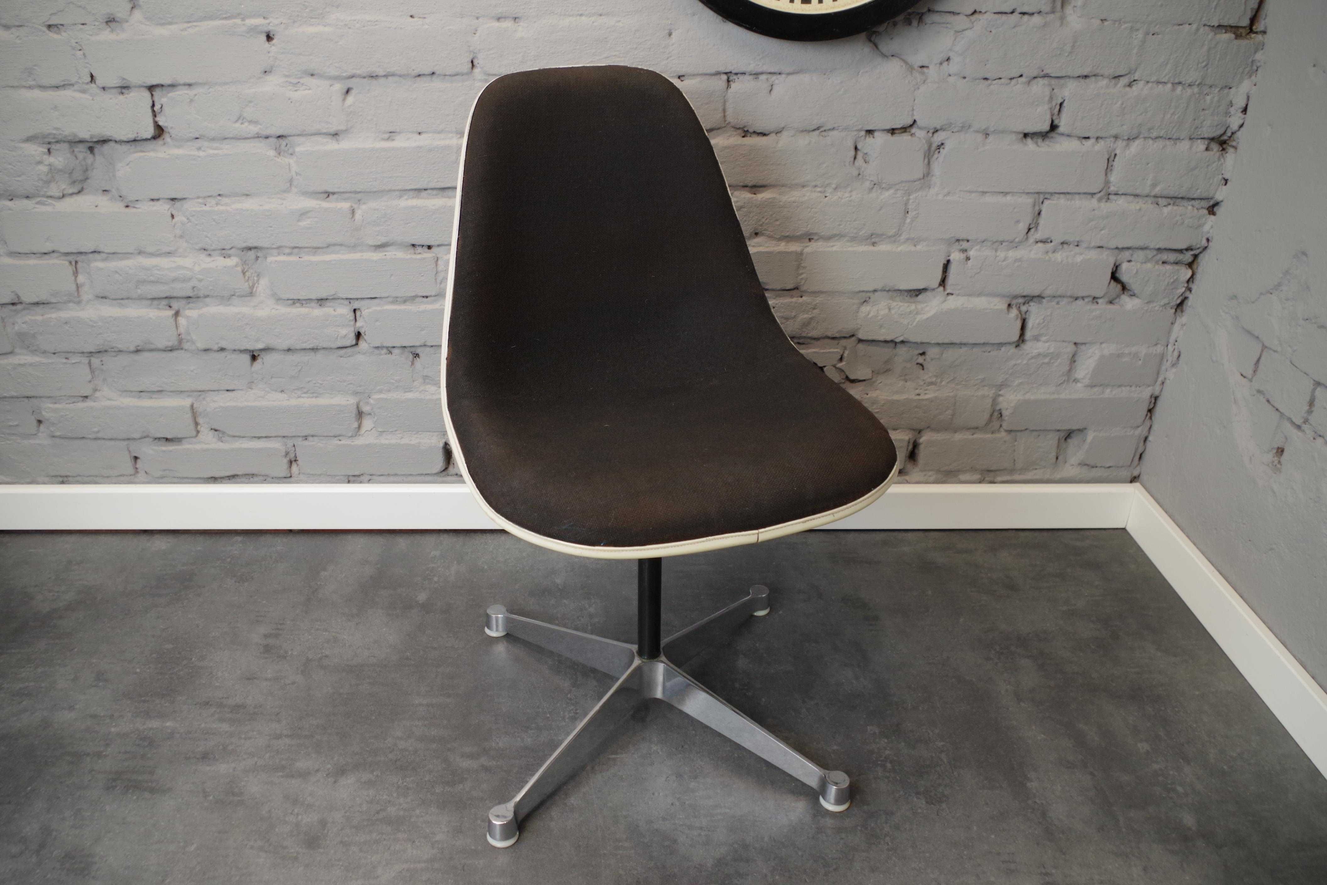 Krzesło obrotowe proj. Charles Eames dla Herman Miller lata 60