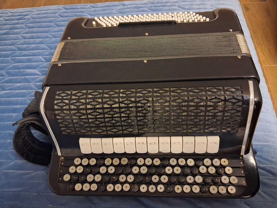 Akordeon Bajan guzikowy z konwerterem