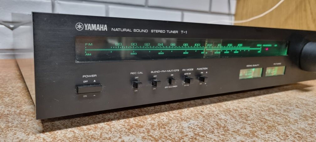 Tuner radiowy YAMAHA T-1 natural Sound.