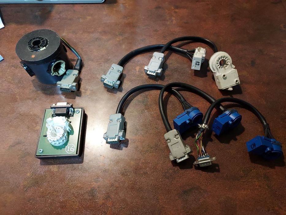 Przyrząd do reaktywacji kineskopów CRT