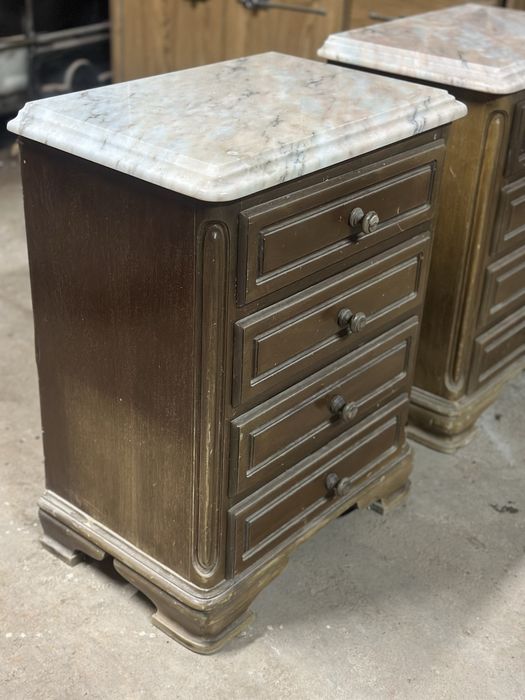 Mesas de cabeceira com mármore