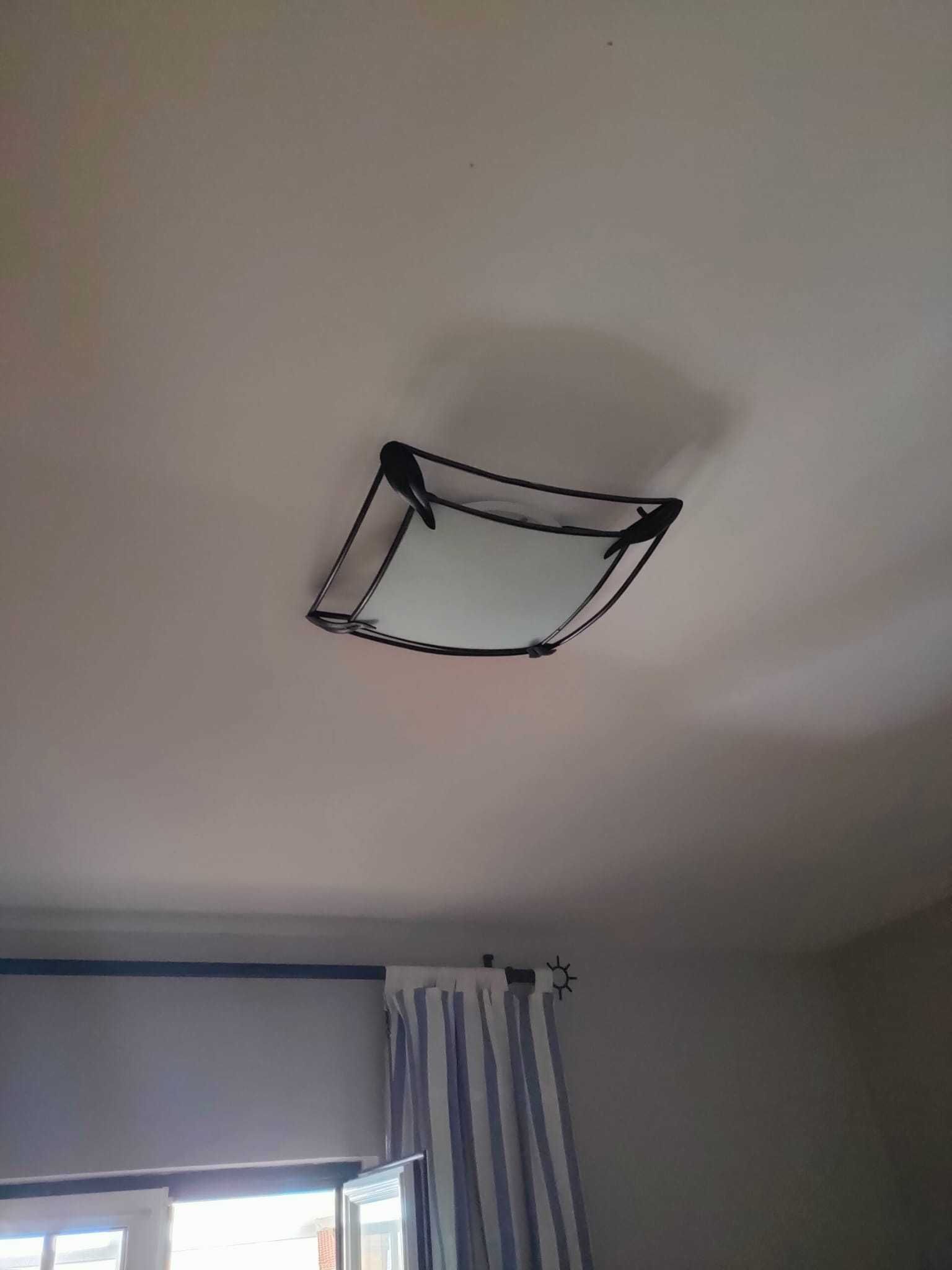 candeeiro de teto com duas lampadas