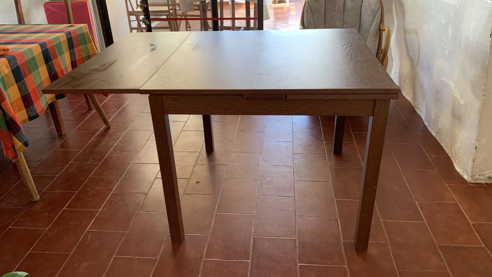 Mesa IKEA com as medidas 90x90 fechada, aberta 1,65x90