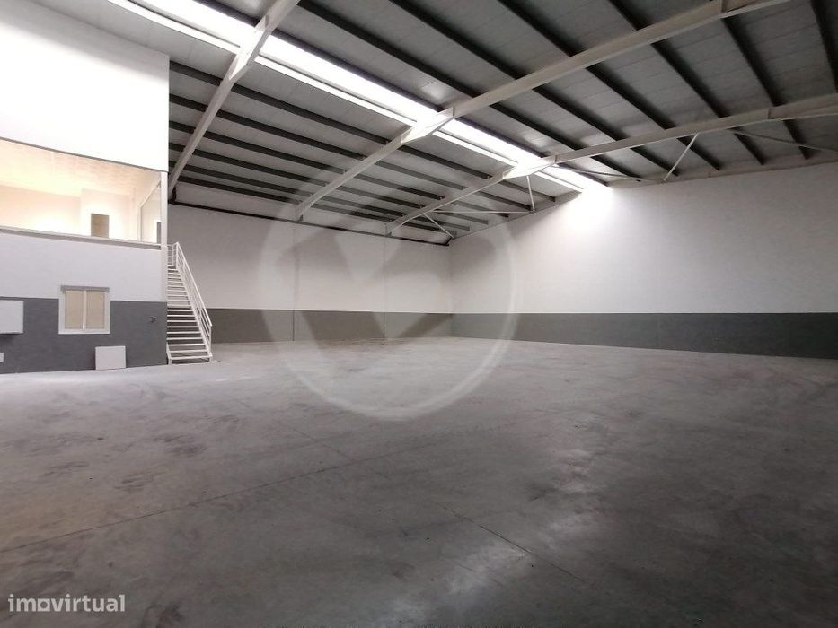 Armazém Novo com 505 m2 em Amorim na Póvoa de Varzim