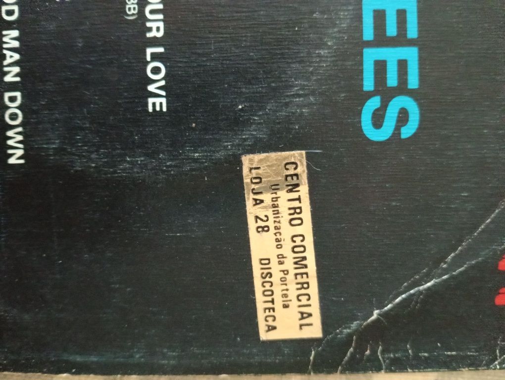 Vinil de singles dos Bee Gees c/ How deep is your love