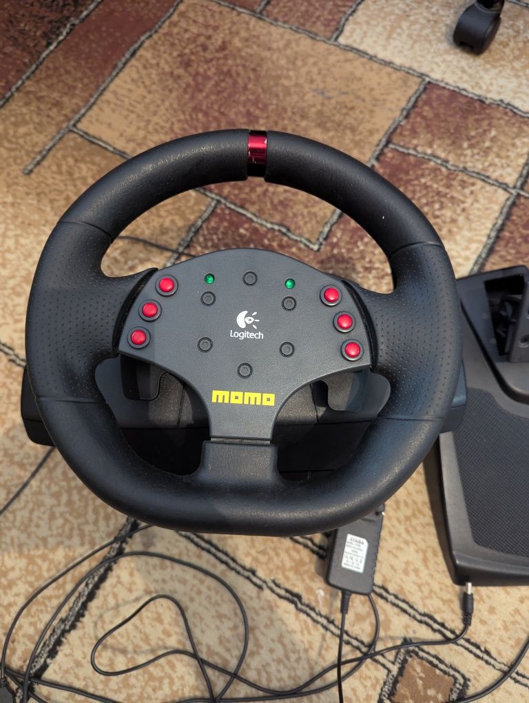 Руль Logitech momo
