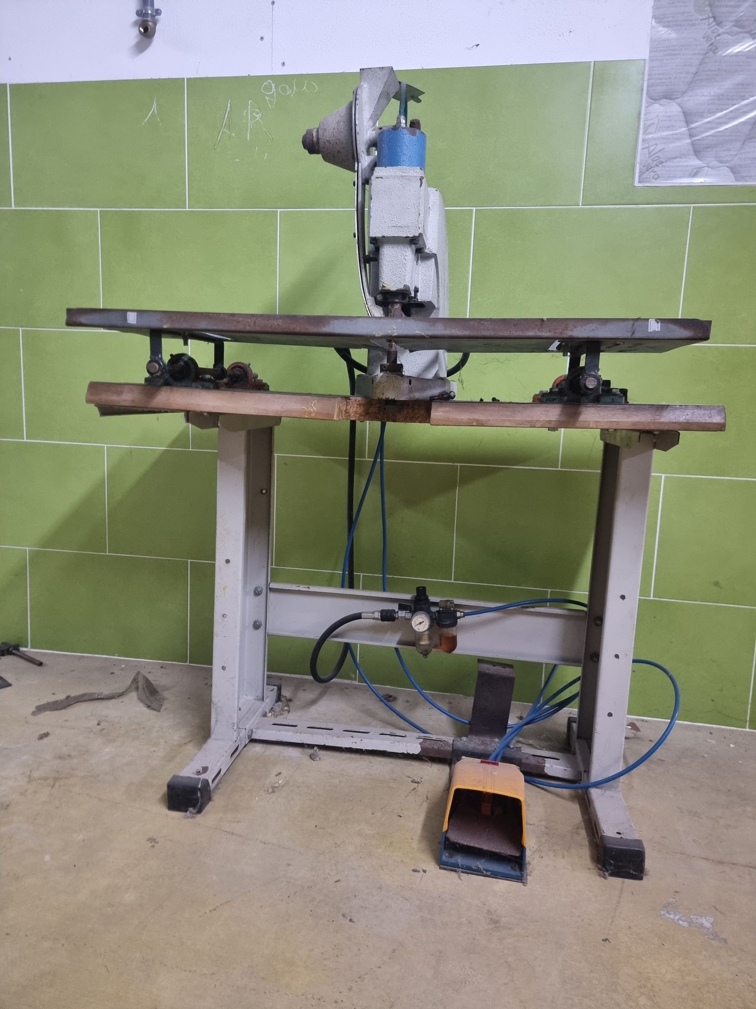 Máquina  pregar ilhós