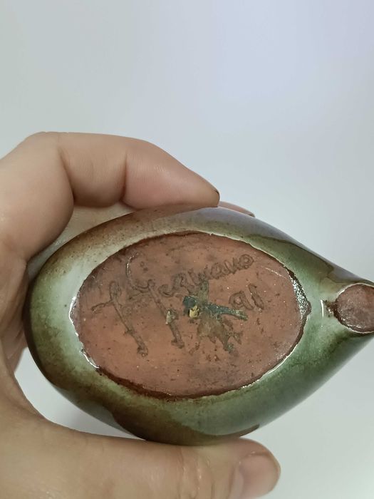 Escultura ave em barro vidrado ass. João Germano