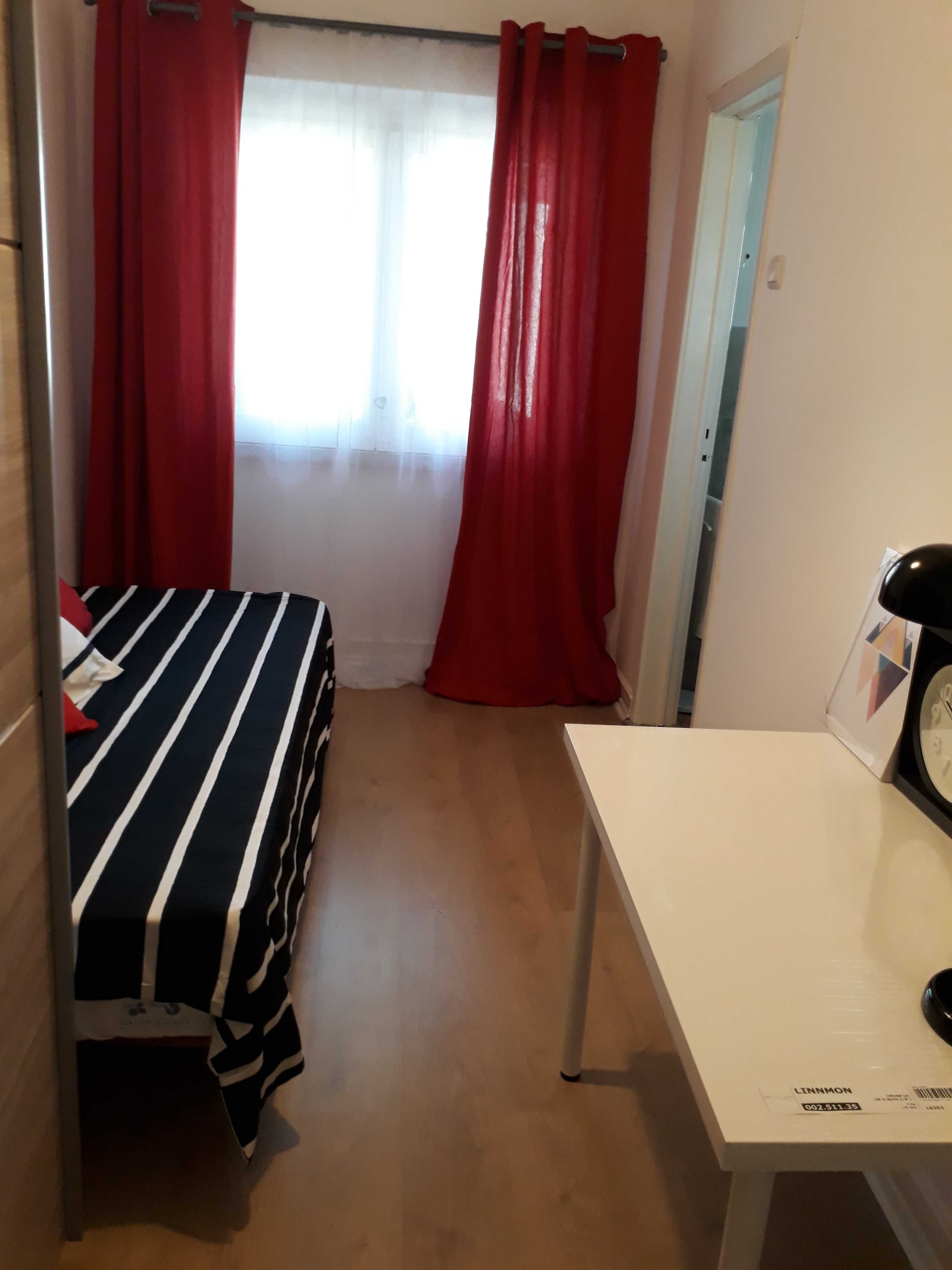 Quarto Av. Roma com WC privativo