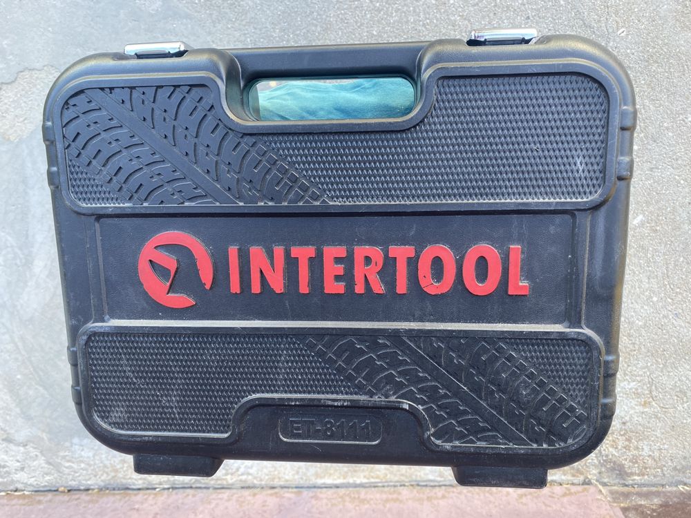 Набор инструментов Intertool 111 ед., STORM, 1/2", 1/4", Cr-V