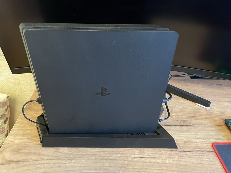 Sony PlayStation 4 Slim 1Tb Black обслугована + 2 геймпадиDual Shock 4