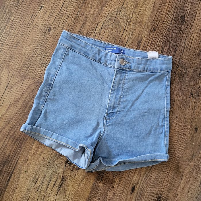 Niebieskie krótkie spodenki szorty damskie z wysokim stanem jeansowe