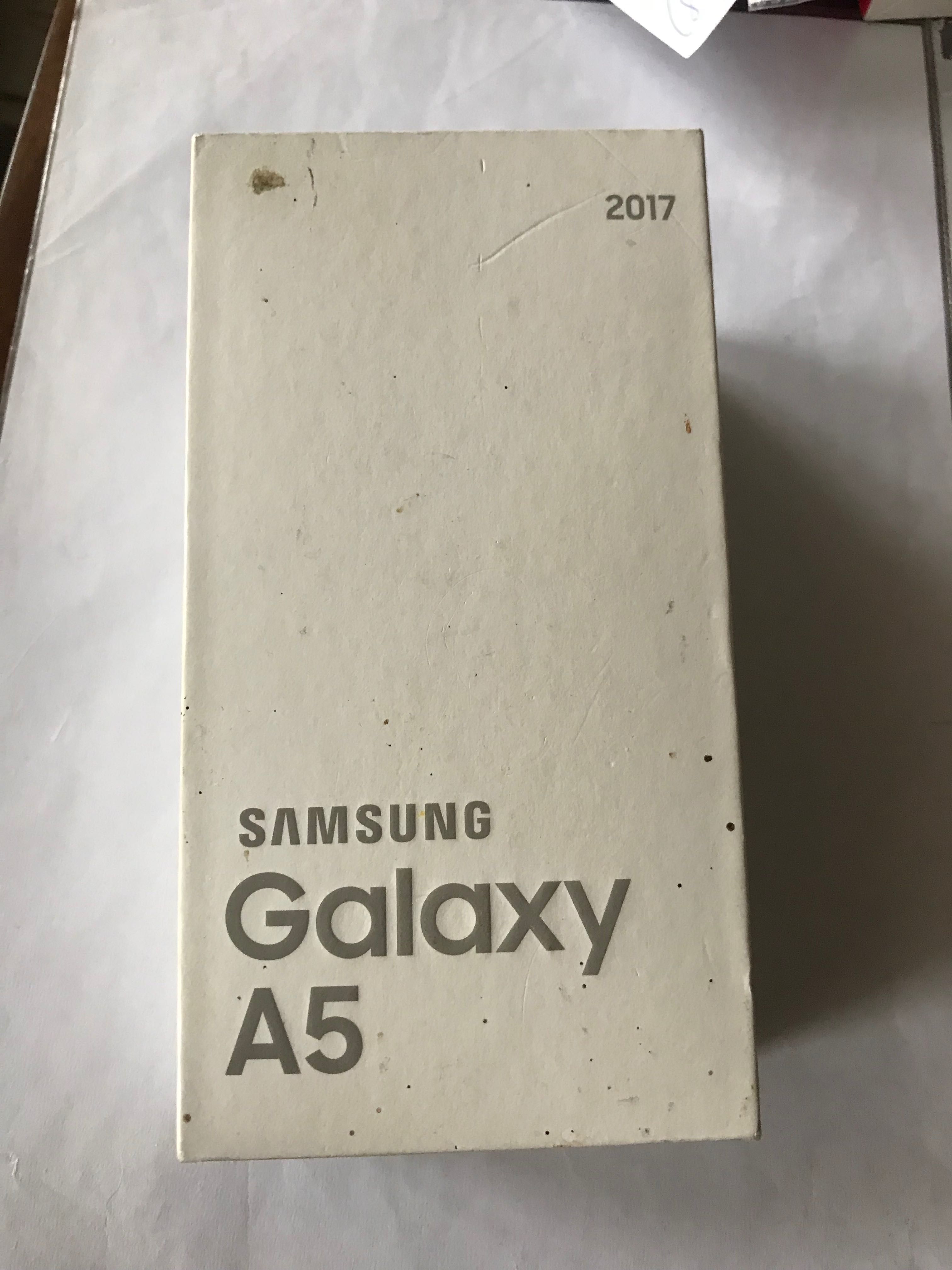 Продам смартфон Samsung A5 2017 року.