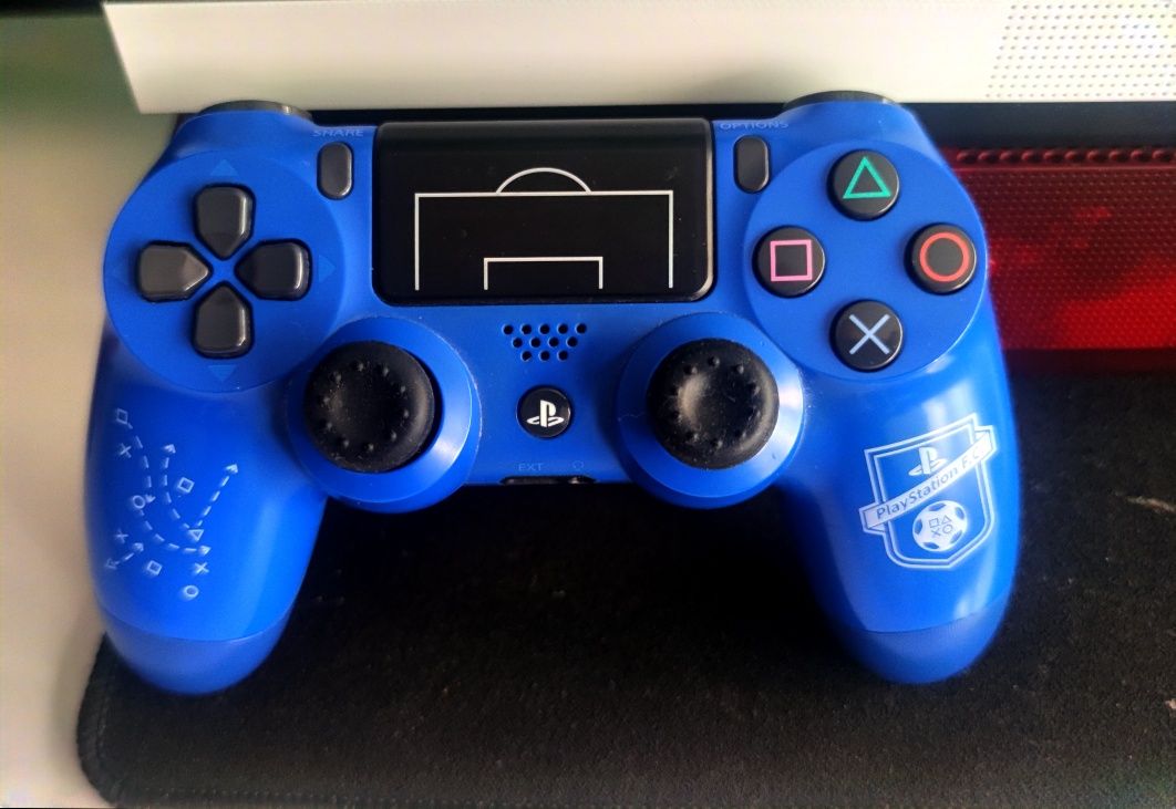 Pad kontroler Sony PS4 DualShock 4 v2 Blue FC Limited Edition.