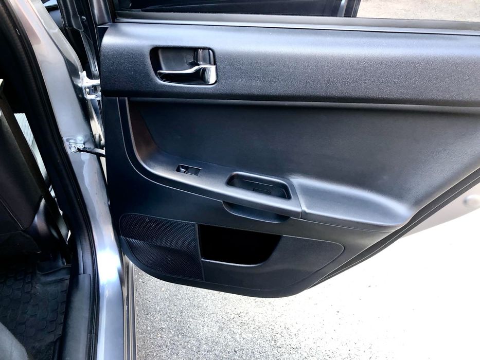 Продам  своє авто  Lancer X (выпуску.  11.2015) в надійні руки)