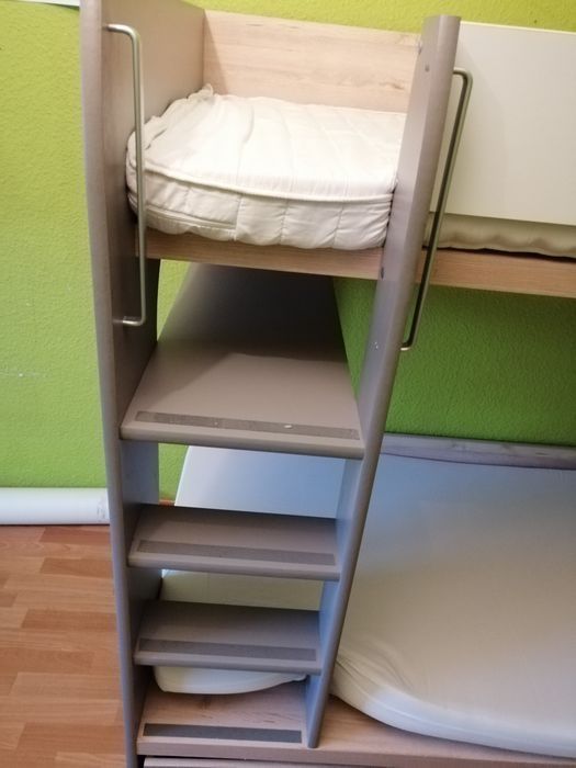 Łóżko piętrowe...