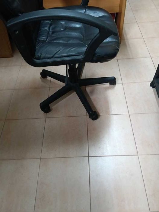 Cadeira de escritório ou quarto de cor preta