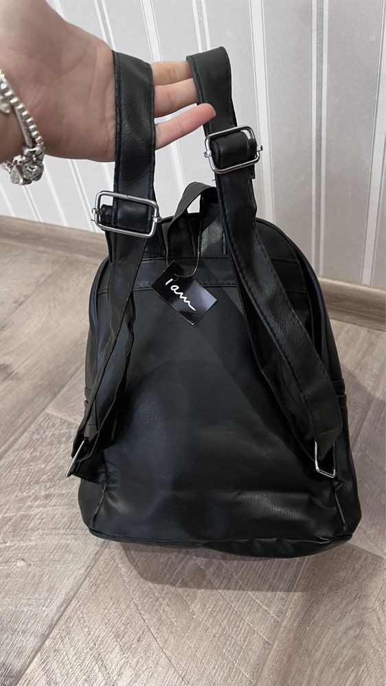 Рюкзак жіновий новий портфель чорний
