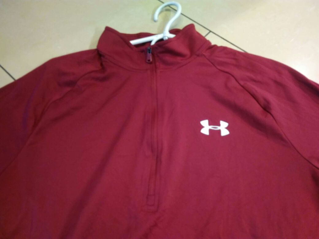 Under Armour Loose bluza z USA