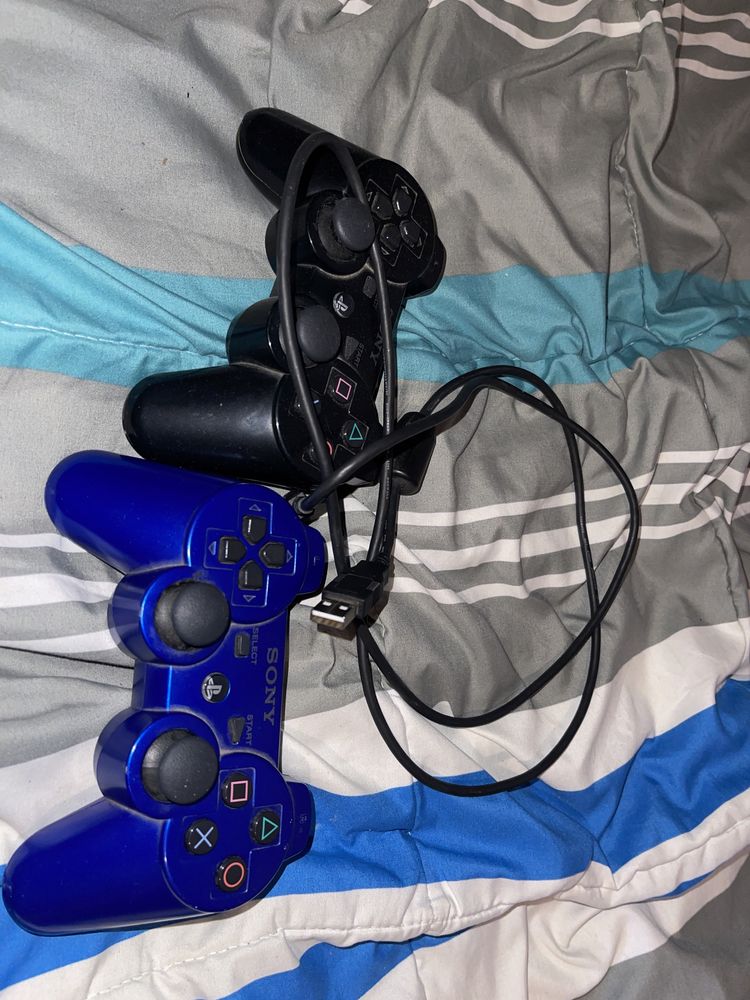 Ps3  + 2 pady i 5 gier