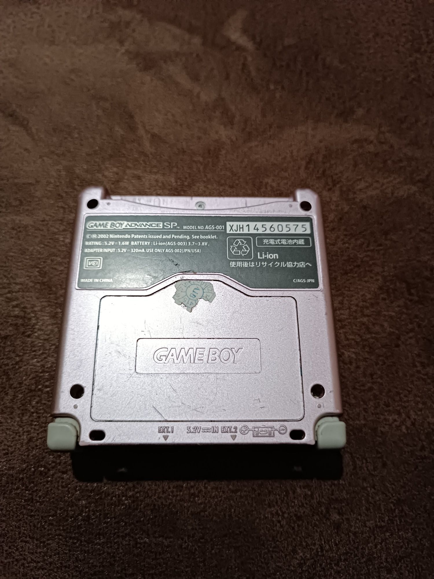Nintendo Game Boy Advance SP.