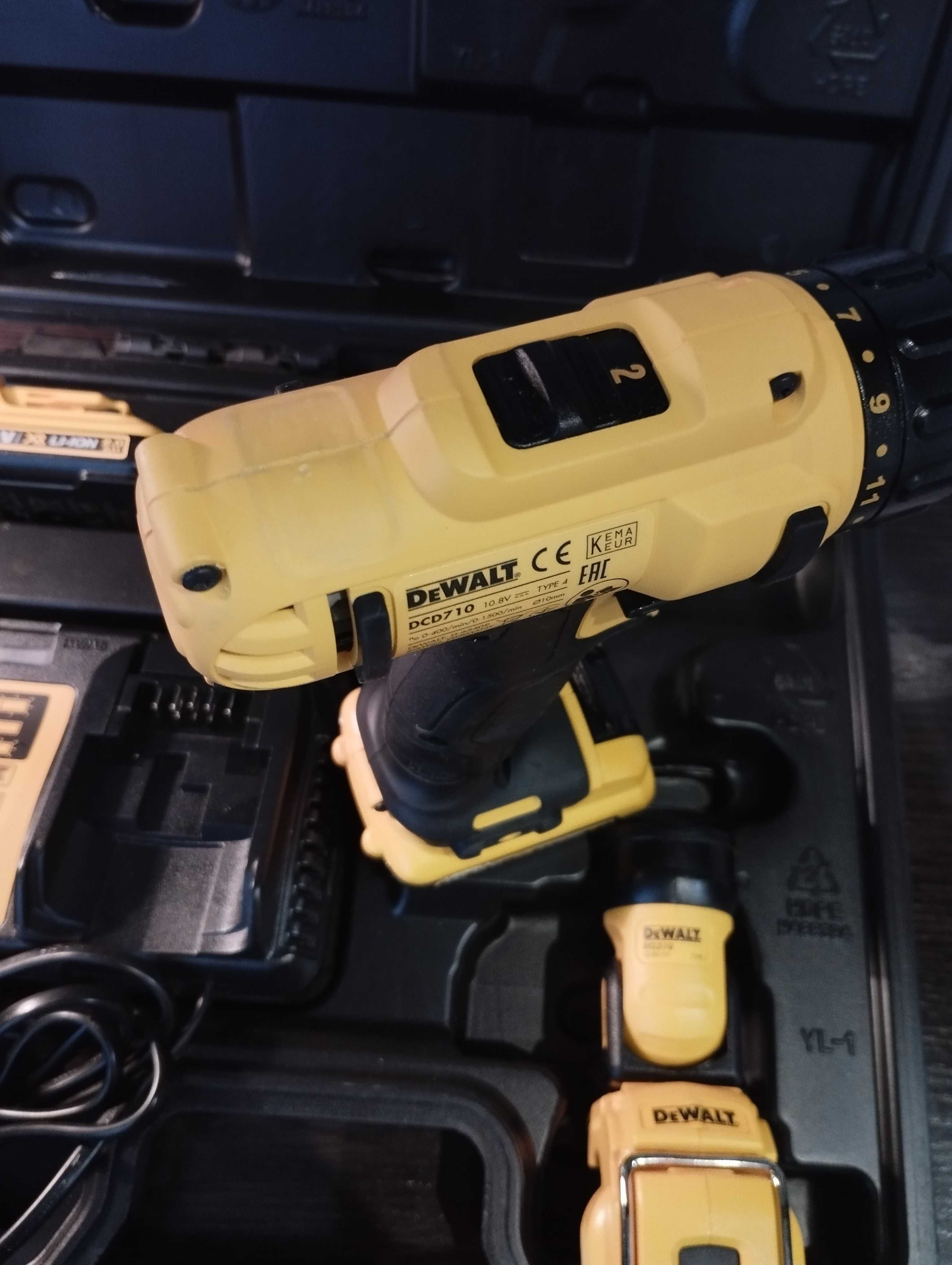 Шурупокрут DeWalt DCD710D2, фонарь