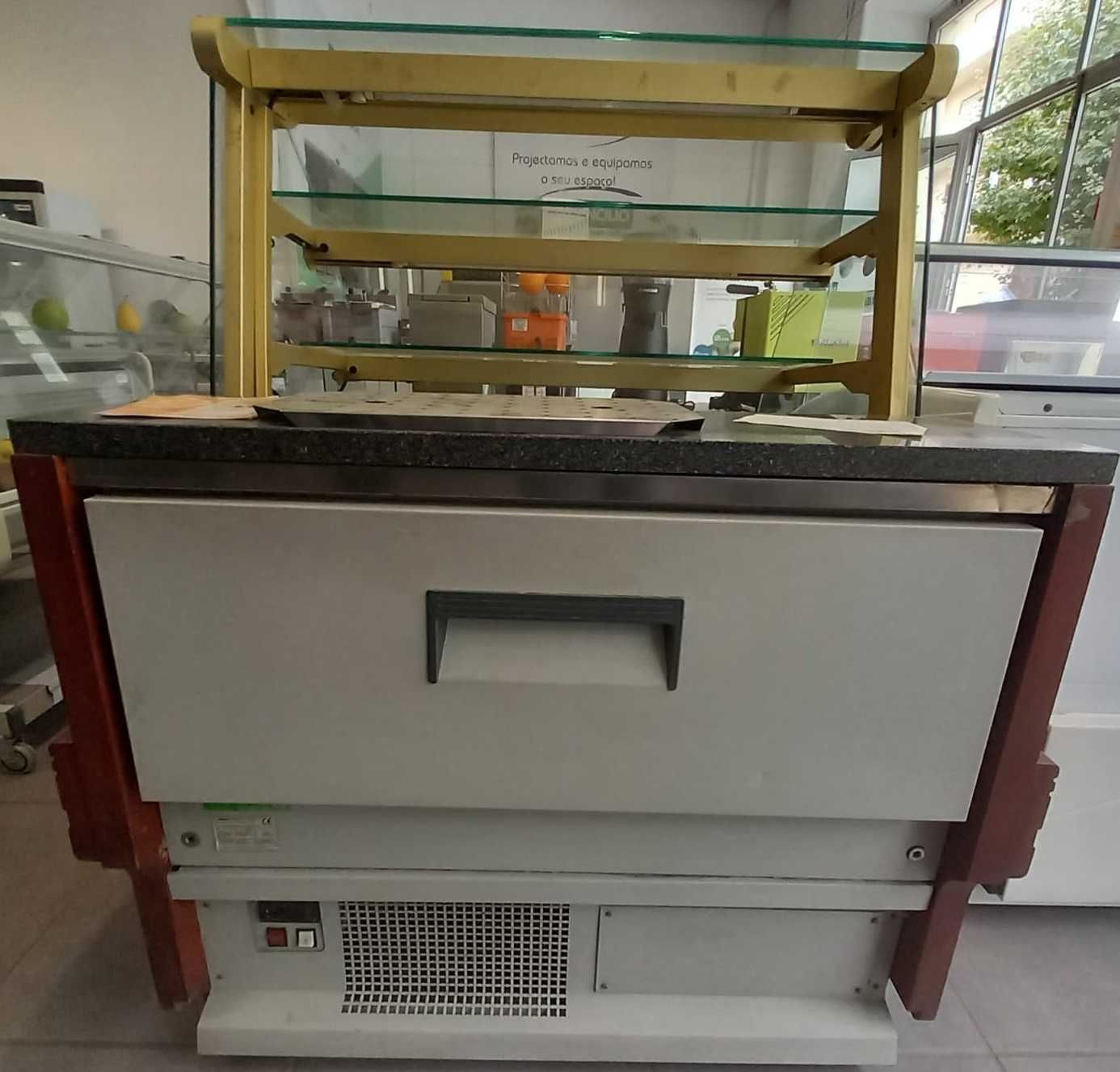 Vitrine de Exposição Jordão