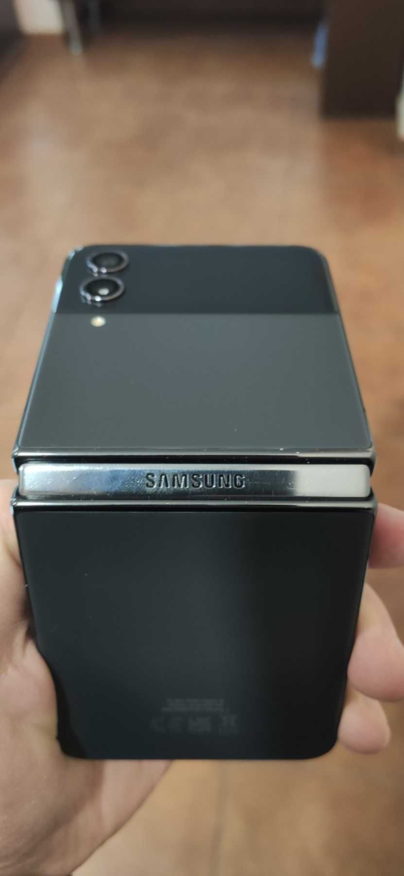 Samsung F721B Galaxy Z Flip 4 8/128GB ,Graphite EU !!!ВЖИВАНИЙ!!!