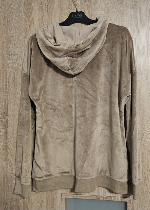 Bluza beżowa z kapturem welurowa