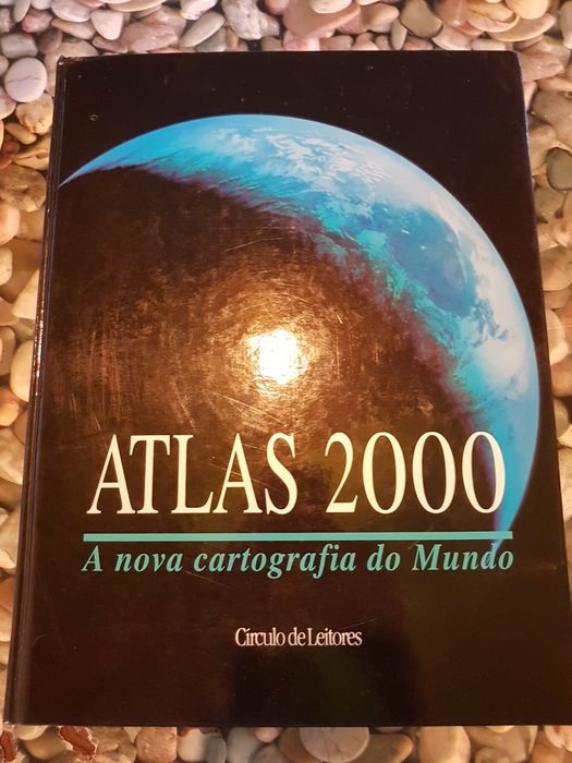 Livros variados enciclopédias