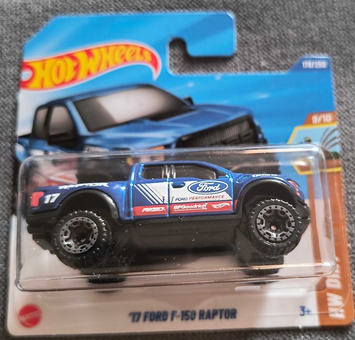 Hot Wheels 17 ford f 150 raptor