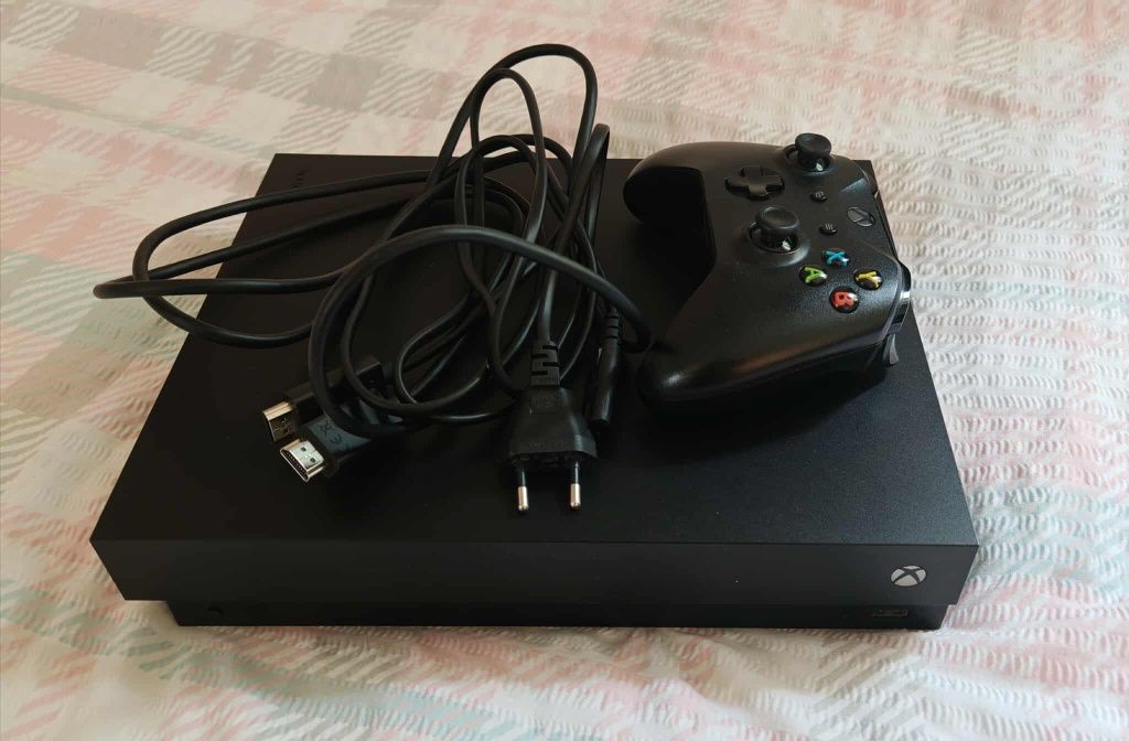 Xbox One X 1TB + PAD
