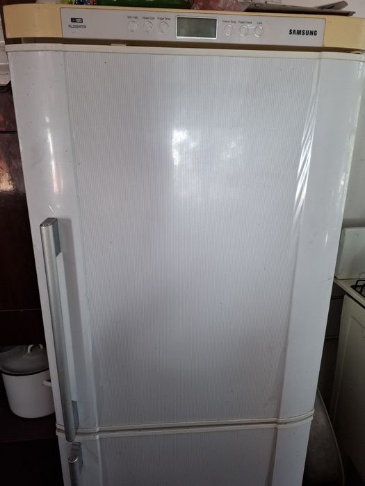 Холодильник Samsung RL23DATW