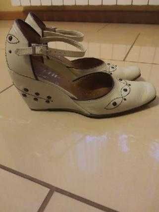 Buty damskie na koturnie r. 37