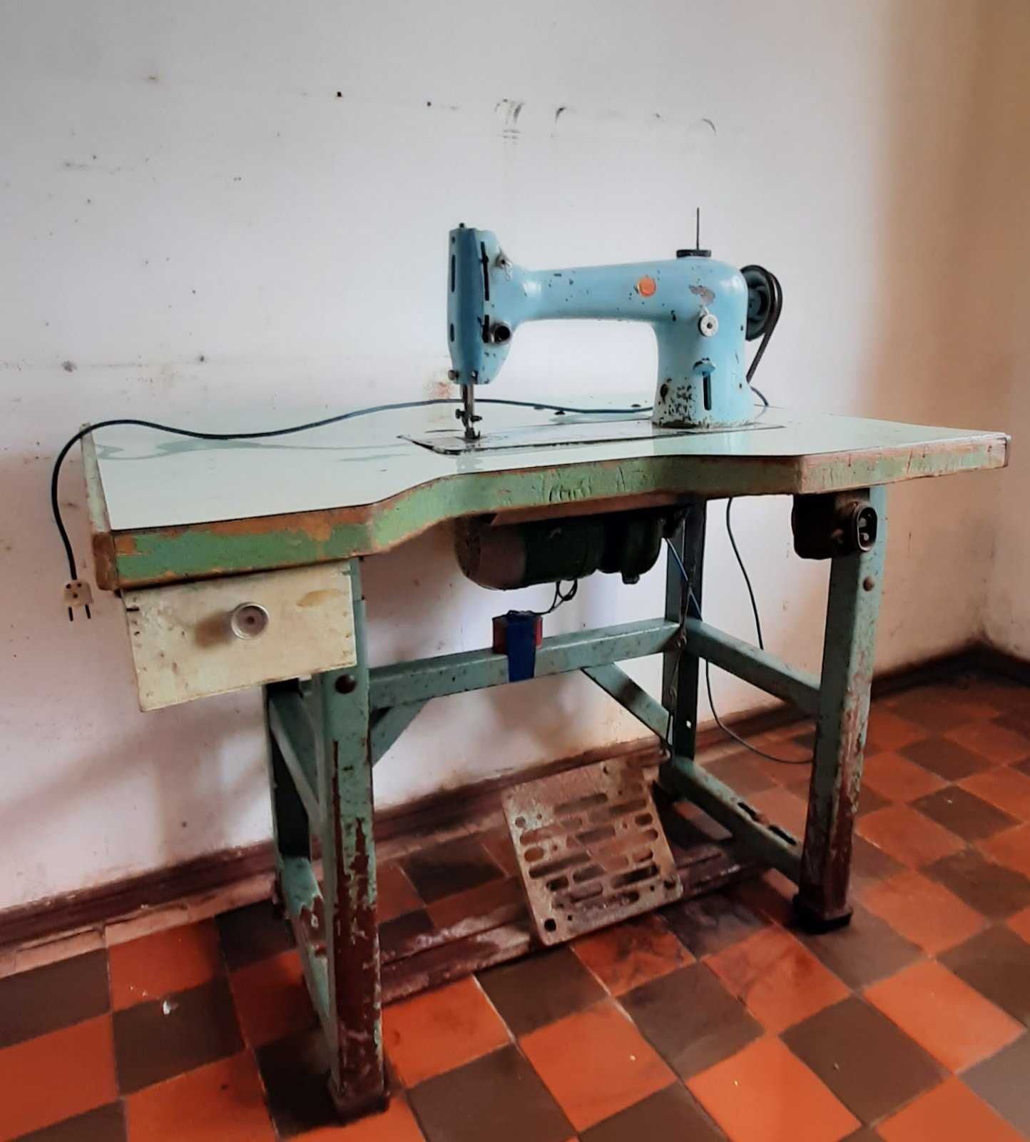 Промышлення швейная машинка 22 класс со столом и приводом ,  220 вольт