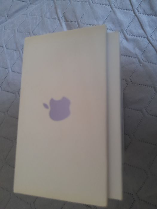 czytaj opis.pudelko do Iphone 11