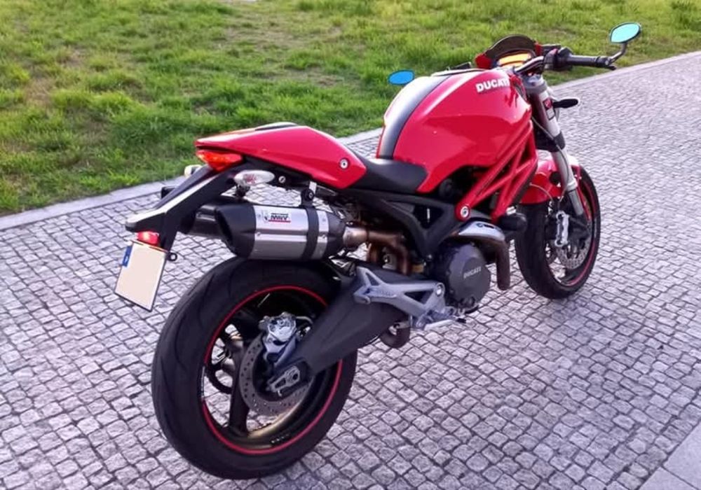 Ducati Monster 696