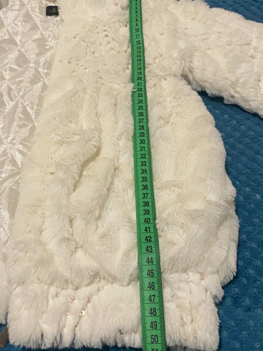 Продам белую шубку (демисезон) на девочку