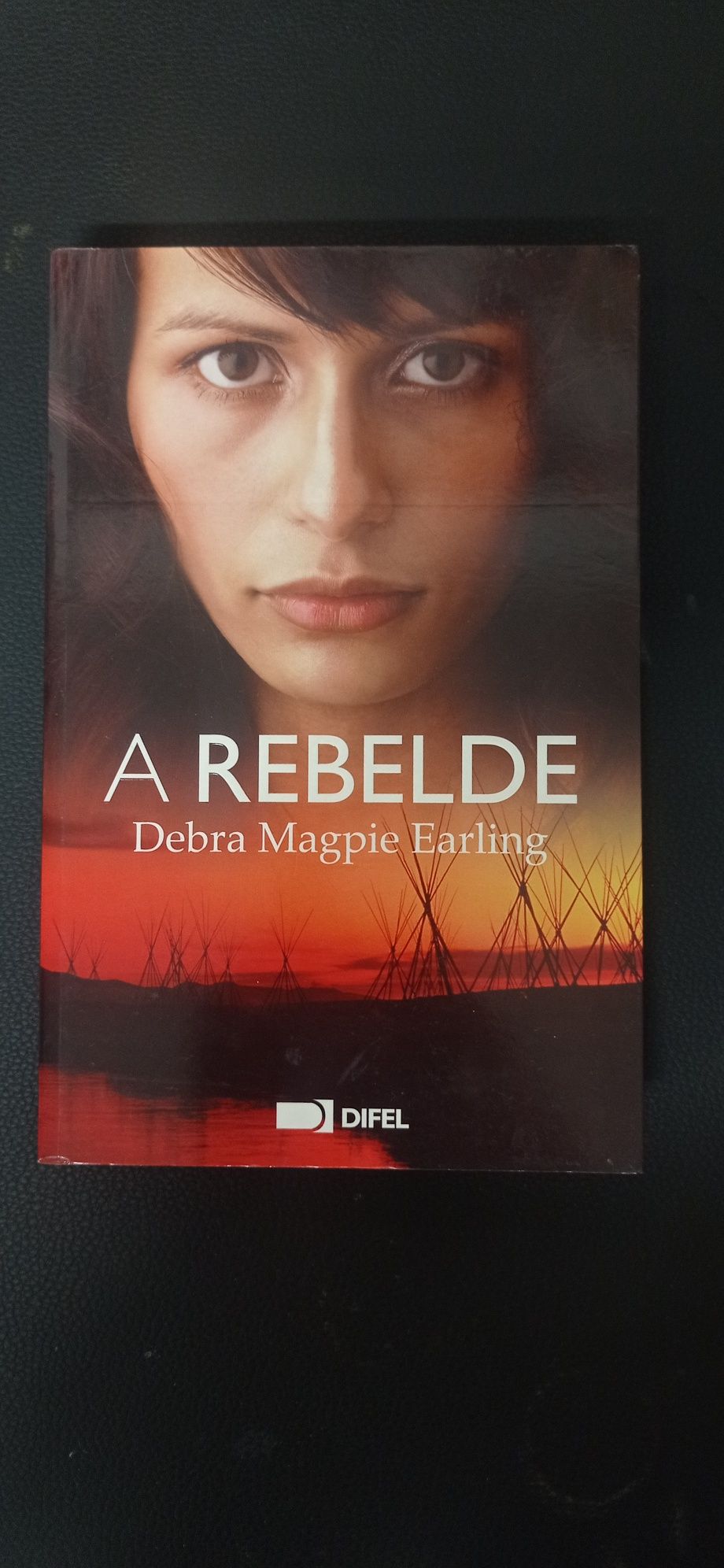 Vendo livro A rebelde