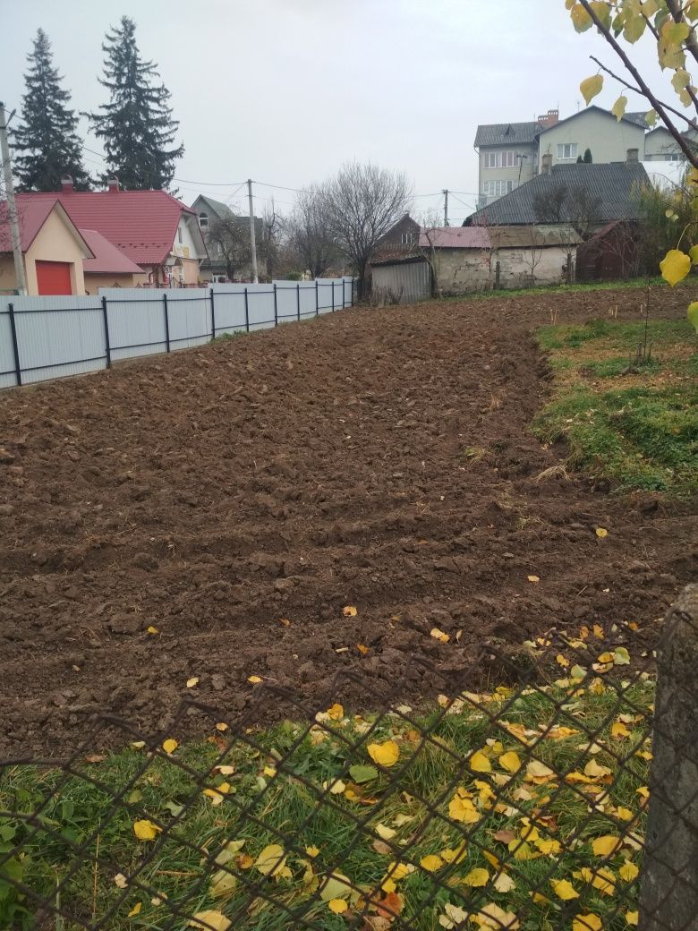 Продаю приватизований земельний участок в самому центрі Кіцманя.