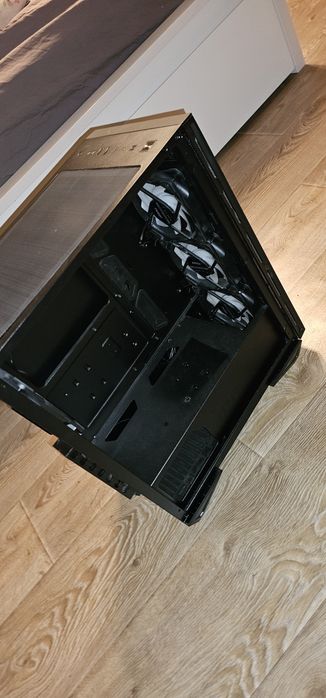 Obudowa MSI MPG Gungnir 110R Midi Tower czarny