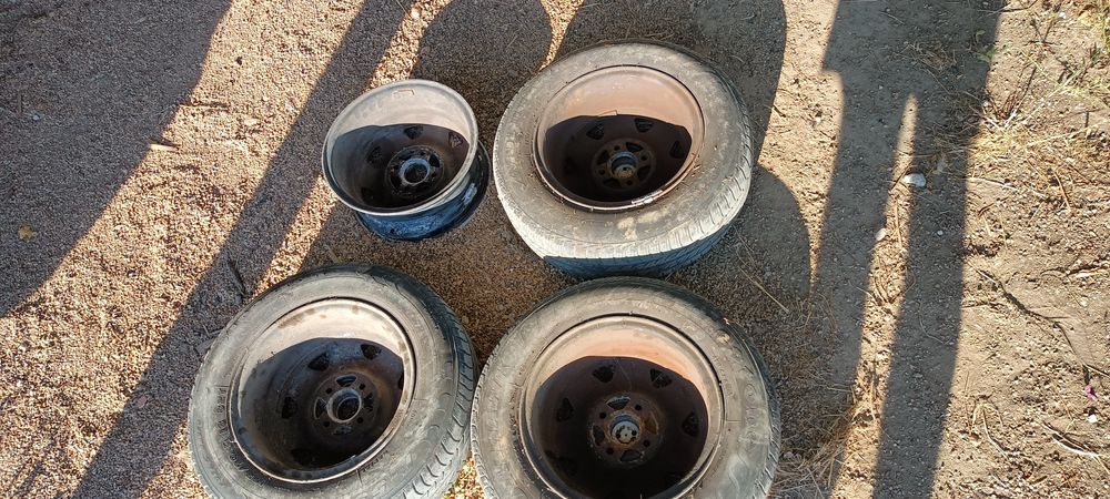 Jantes velhas para desocupar