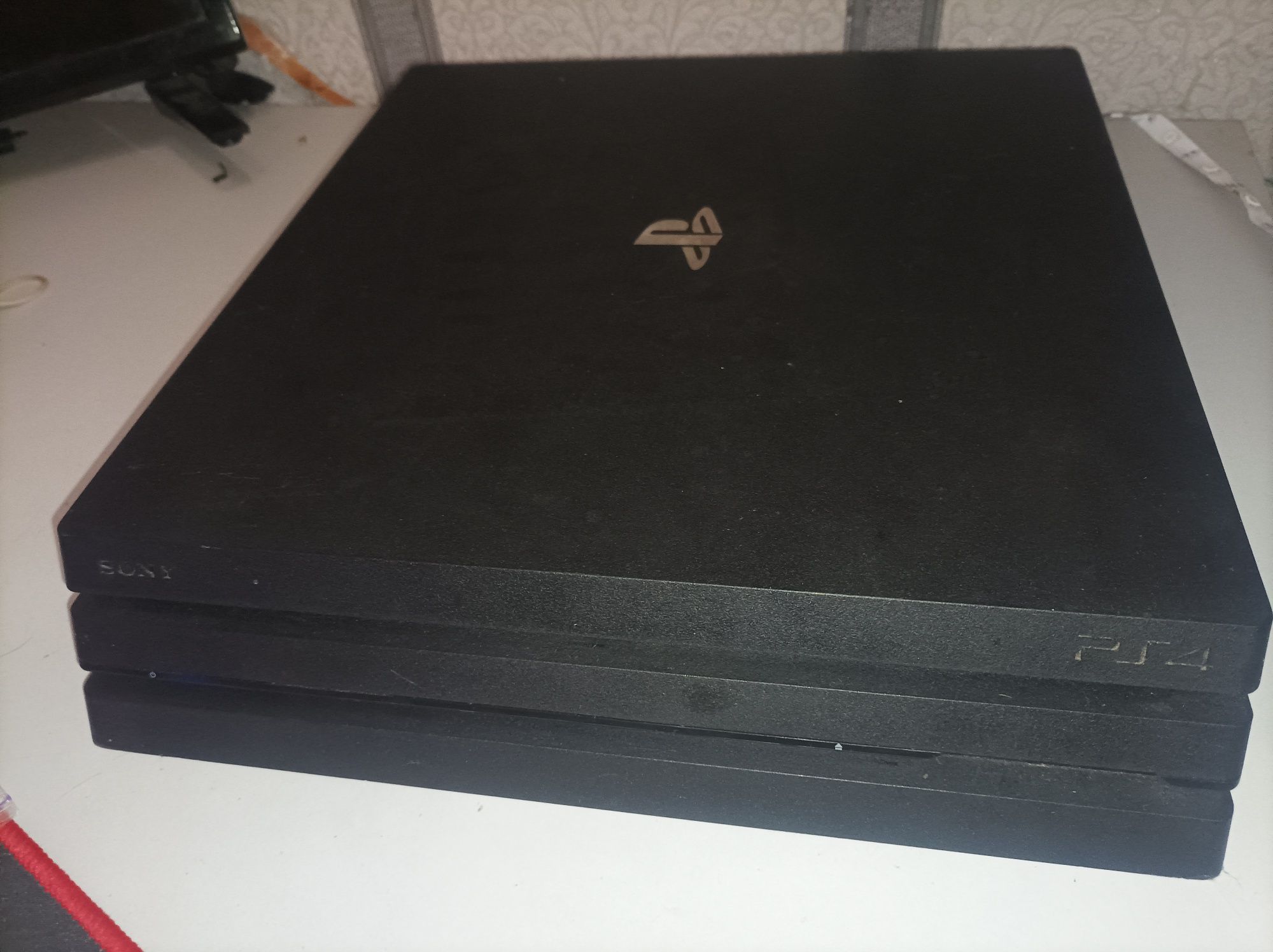 Ps4 pro как новая 1TB диски ГТА 5  юфс 3  и 2 джойст